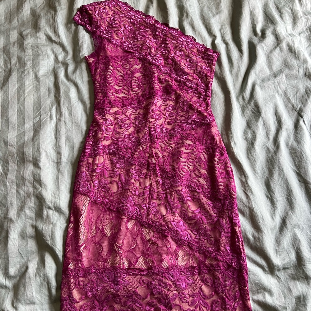 Bebe 1 shoulder lace dress size s very sexy